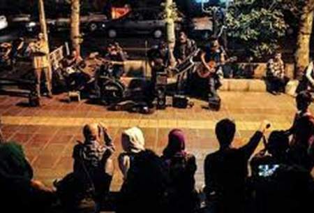 اجرای موسیقی زنده راک در خیابان انقلاب/فیلم
