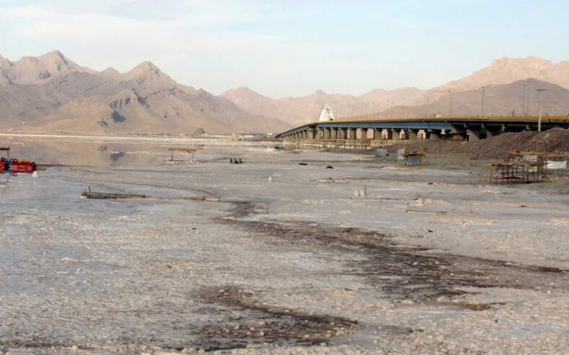 پروفسور ناصر آق: دریاچه ارومیه سال آینده کاملا خشک می‌شود
