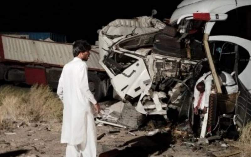 برخورد مرگبار اتوبوس با تریلی در جاده ایرانشهر