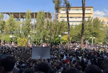 تصویری از تجمع دانشجویان دانشگاه «پلی تکنیک» تهران در اعتراض به ماجرای مهسا امینی