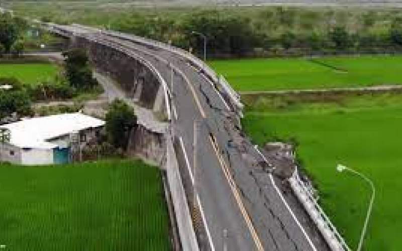 فروریختن یک پل بزرگ در زلزله تایوان/فیلم