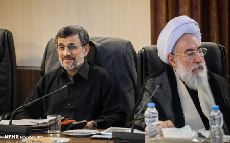 محمود احمدی‌نژاد در مجمع مصلحت باقی ماند
