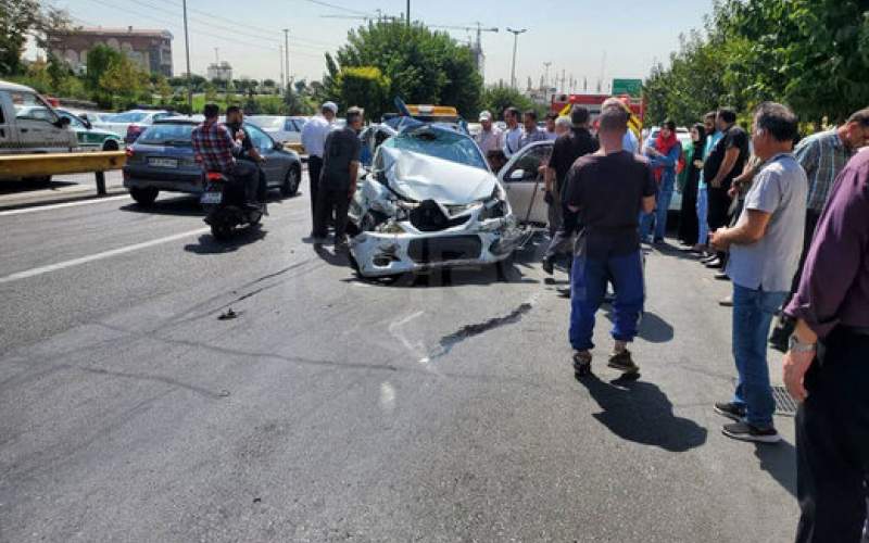 تصادف ۲ خودرو در بزرگراه اشرفی اصفهانی‌