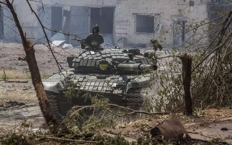 تصاویر تازه از جنگ تانک‌ها در لوهانسک اوکراین
