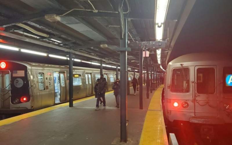 حمله وحشیانه یک جوان به دو زن در مترو