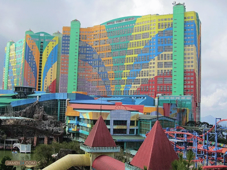 هتل پلازا کوالالامپور بزرگترین هتل جهان محسوب می‌شود.