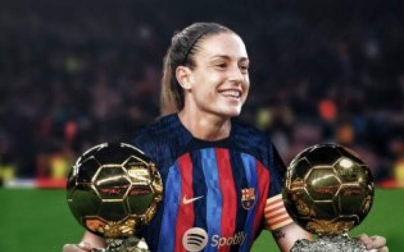 تصویر بهترین بازیکن زن جهان با توپ طلا