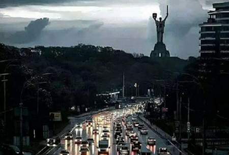 وزیر ارتباطات اوکراین با انتشار تصویر بی‌برقی شهر کیف بر اثر بمباران‌های متجاوزان روس نوشت: شما می‌توانید انرژی را حتی بدون برق احساس کنید. انرژی مبارزه برای آزادی.
