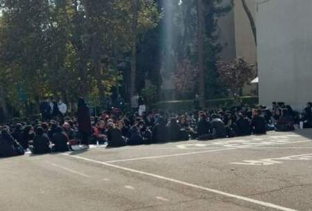 سفره ناهار در دانشگاه تهران روی زمین پهن شد