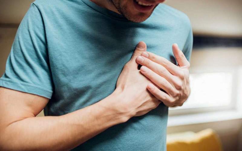 چگونه بفهمیم درد سینه از قلب است یا معده؟