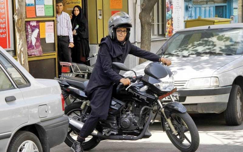 قانون موتور‌سواری زنان را ممنوع کرده است؟