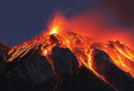 فوران کوه آتش فشان استرامبولی در ایتالیا/فیلم