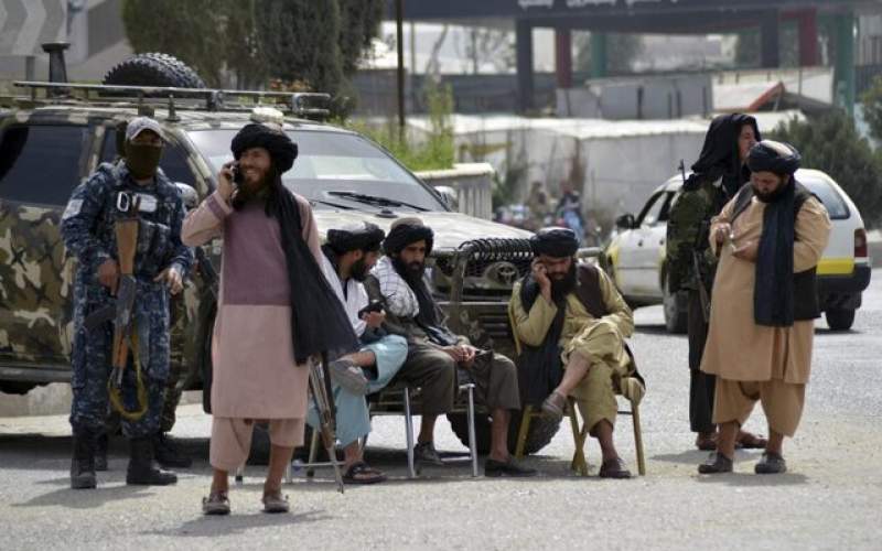 ۱۰ هزار نیروی پلیس طالبان سواد می‌آموزند