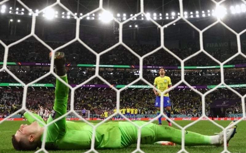 دستکش طلایی جام جهانی به کدام گلر می‌رسد؟