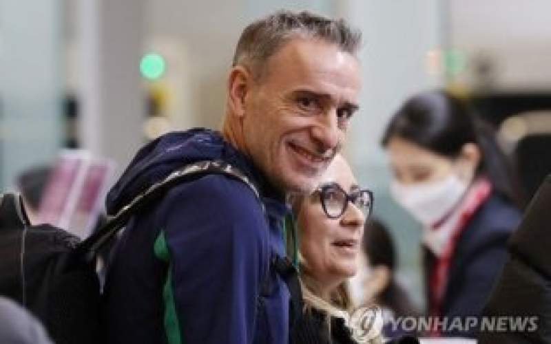اشک‌های بنتو در لحظه خروج از فرودگاه کره