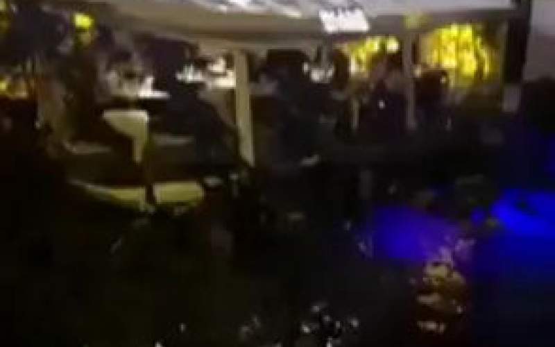 ویدئوی سقوط یک رستوران به دریاچه در ترکیه!