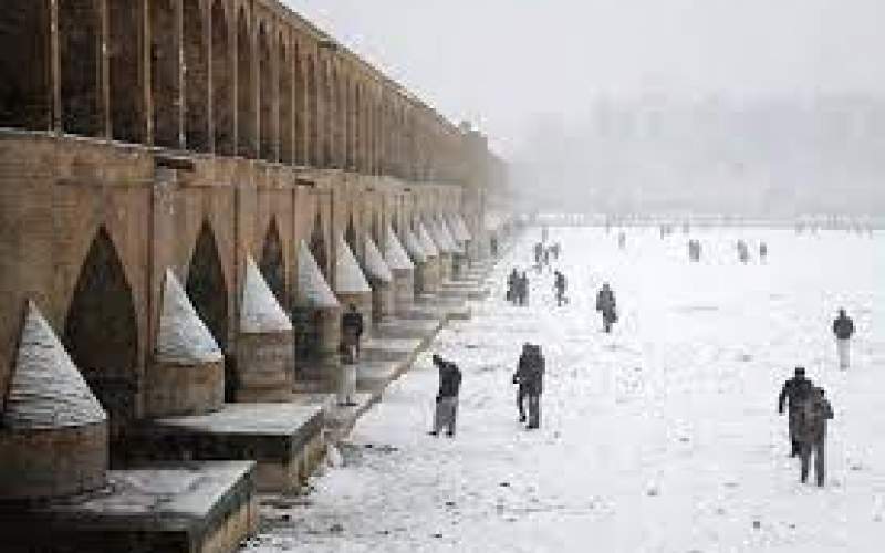 بارش زیبای برف زمستانی در اصفهان/فیلم