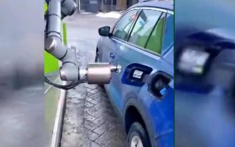 این ربات کار شما را در پمپ بنزین راحت می‌کند