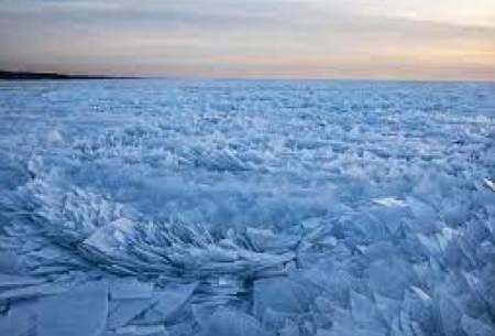 یخ زدن امواج خروشان در دریاچه بالکان