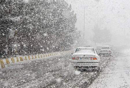 همچنان در جاده‌های این ۲ استان برف می‌بارد