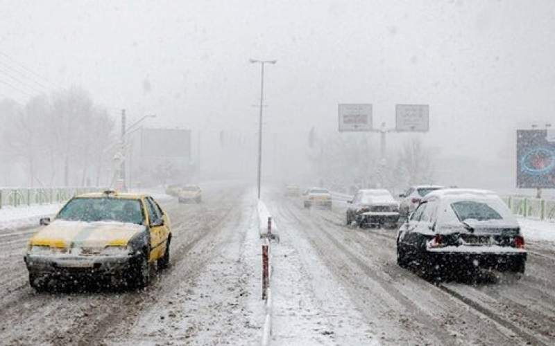 برف و باران در جاده‌های ۵ استان کشور