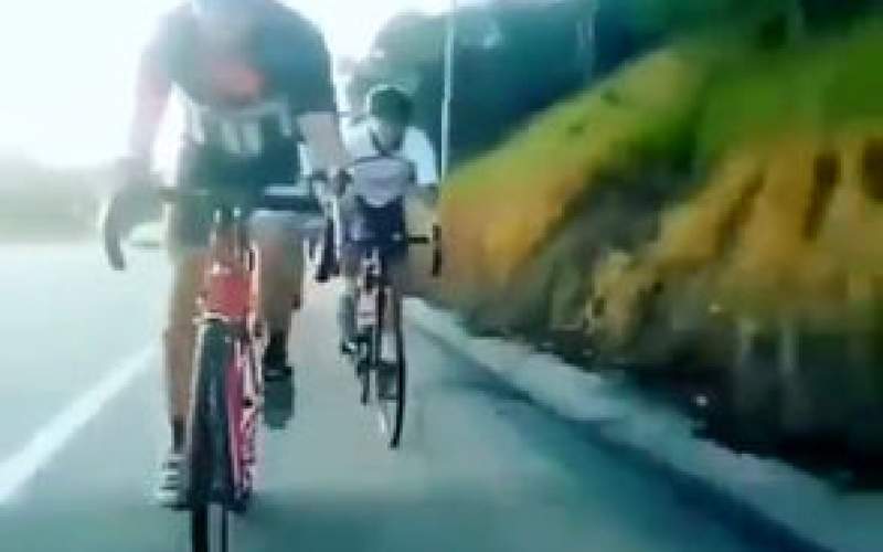 پشتک زدن مرگ‌بار دوچرخه سوار وسط مسابقه