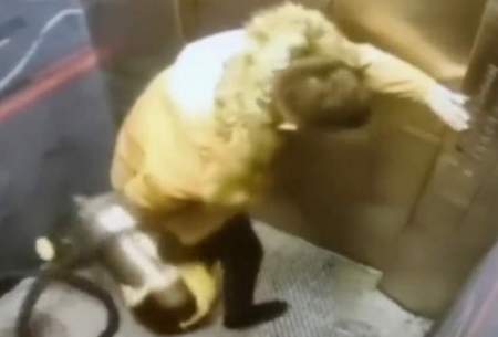 حادثه عجیب برای مردی با جاروبرقی در آسانسور