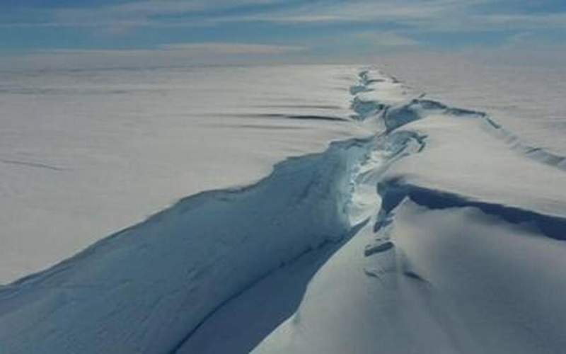 جدا شدن یک کوه یخی عظیم از جنوبگان