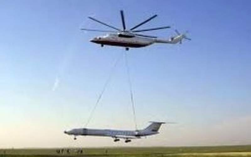 جابه‌جا کردن هواپیمای توپولوف با هلیکوپتر