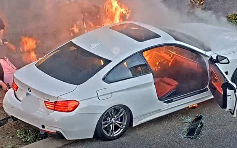 نجات راننده از خودروی BMW درحال سوختن