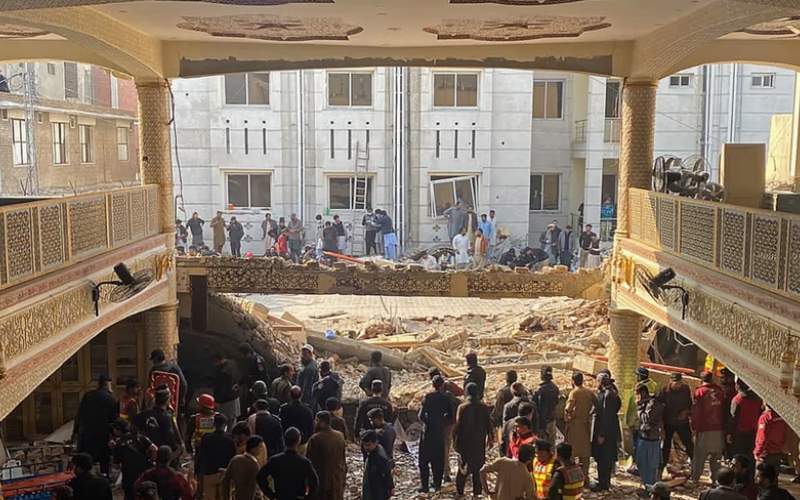 انفجار در مسجدی در پیشاور با ۳۲ کشته