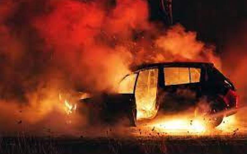 لحظه نجات معجزه‌آسای راننده BMW از دل آتش