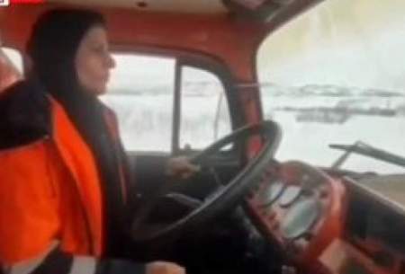 تلاش تنها بانوی راهدار کشور در کولاک و برف