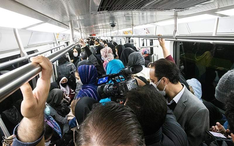 هجوم مردم به مترو و اتوبوس