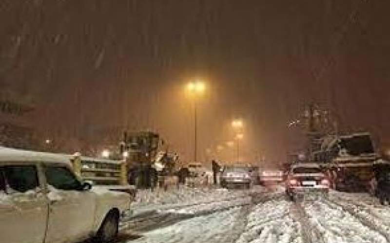 آزادراه تهران - قزوین در محاصره برف و کولاک