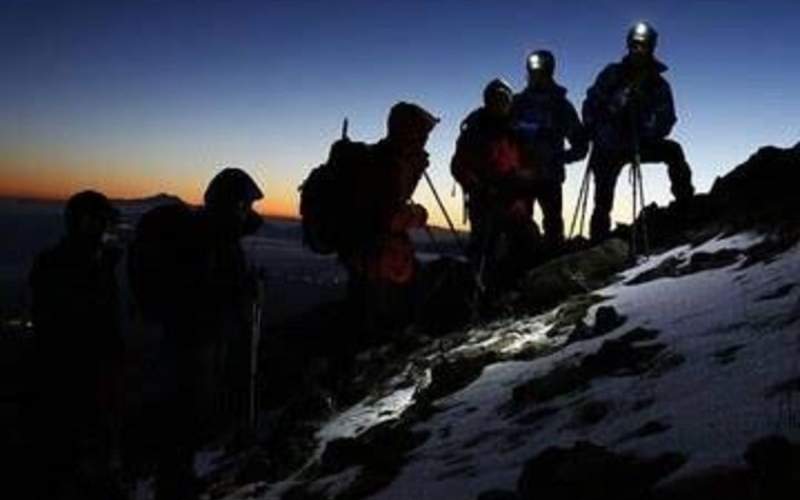 نجات ۲ کوهنورد سنندجی گرفتار در برف و کولاک