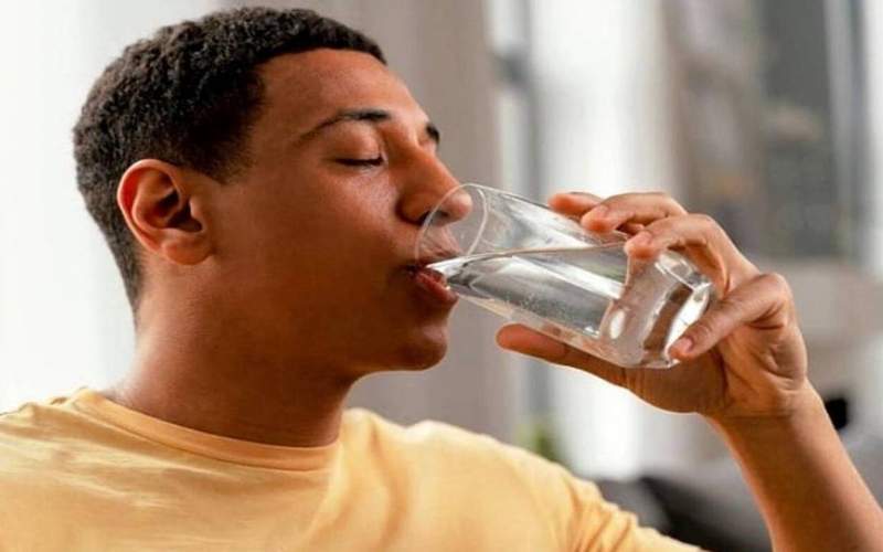 چرا نوشیدن آب کلید سلامت روان است؟