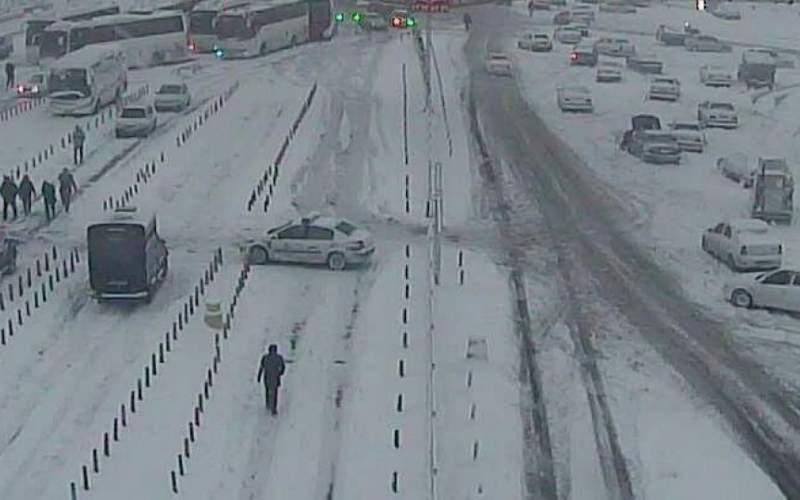 وضعیت اسفناک بزرگراه‌های تهران با بارش برف