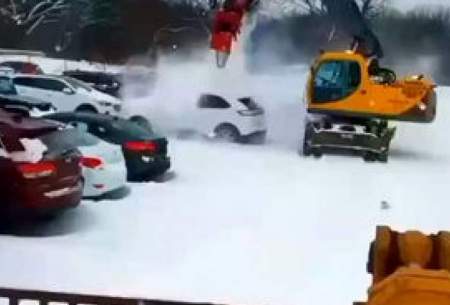سیستم جالب پاک کردن برف از ماشین‌ها در کانادا