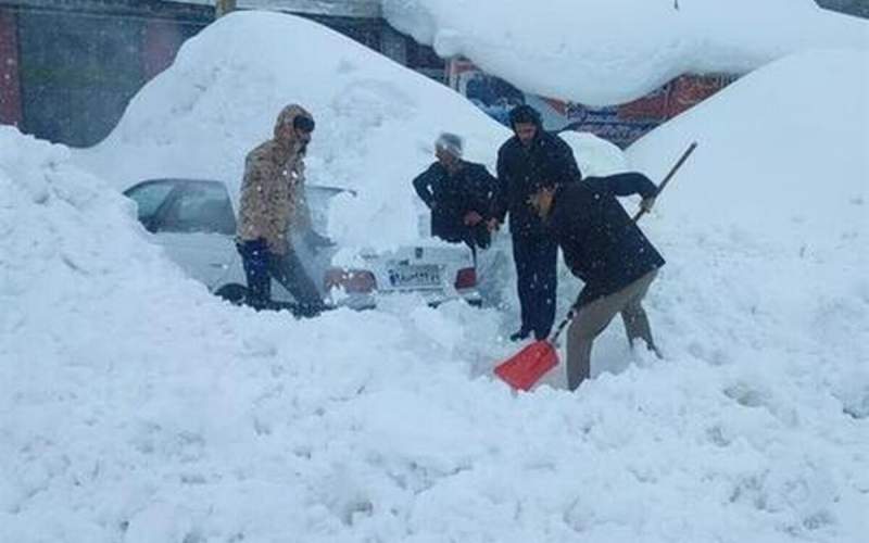 برف روستای امام قیس بروجن را محاصره کرد