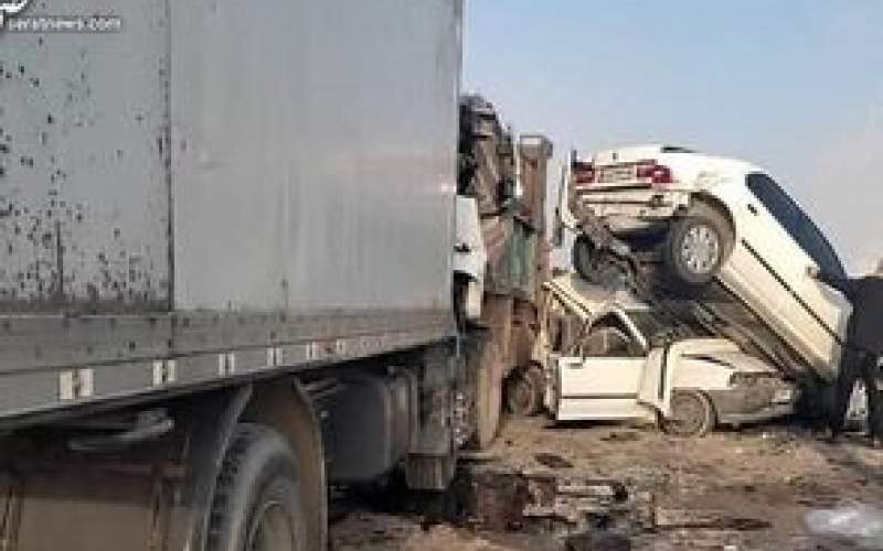 تصادف شدید و زنجیره‌ای کامیون‌ها در بندرعباس