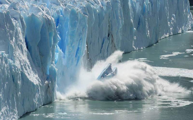 تصویر حیرت انگیز از یخچال طبیعی غول پیکر