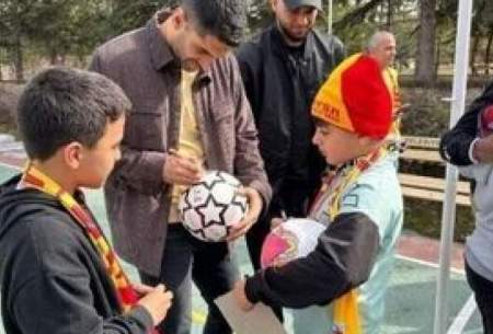 ملاقات علی کریمی با کودکان زلزله‌‎زده ترکیه