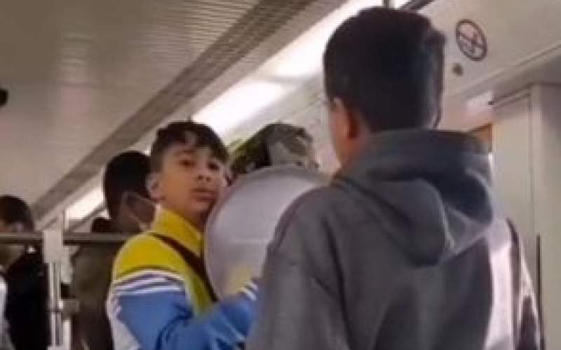 ویدئویی پربازدید از خوانندگی دو نوجوان در مترو