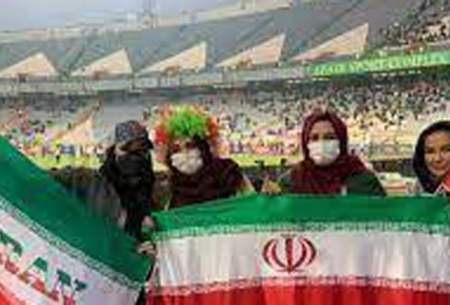 بازرسی زنان ایرانی قبل از ورود به ورزشگاه آزادی