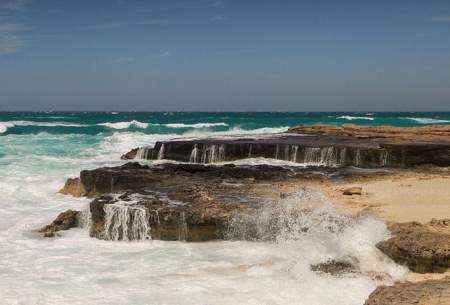 طبیعت زیبای موج و صخره در جزیره کیش  <img src="https://cdn.baharnews.ir/images/picture_icon.gif" width="16" height="13" border="0" align="top">