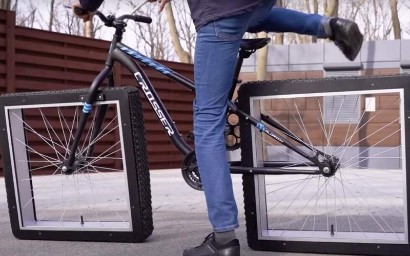 عجیب‌ترین دوچرخه جهان با چرخ‌های مربعی!