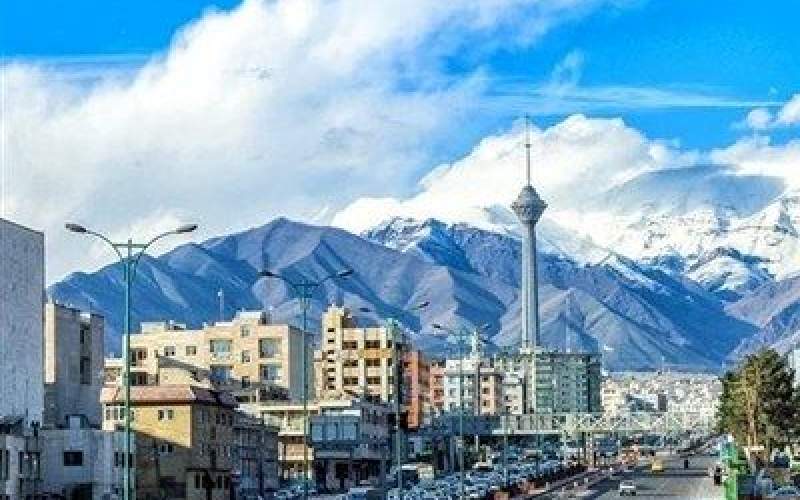 آسمان آبی تهرانی‌ها در فروردین ۱۴۰۲