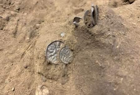 کشف سکه و زیورآلات نقره در نزدیکی یک قلعه