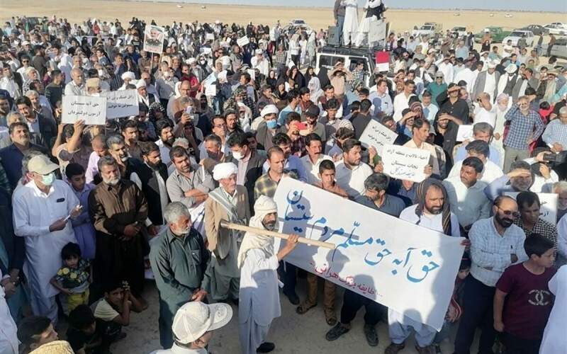 حق آبه هیرمند در مشت افغانستان